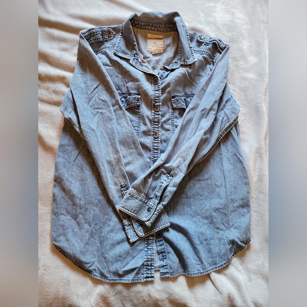 American Eagle | Light Blue Denim Button-Up Shirt